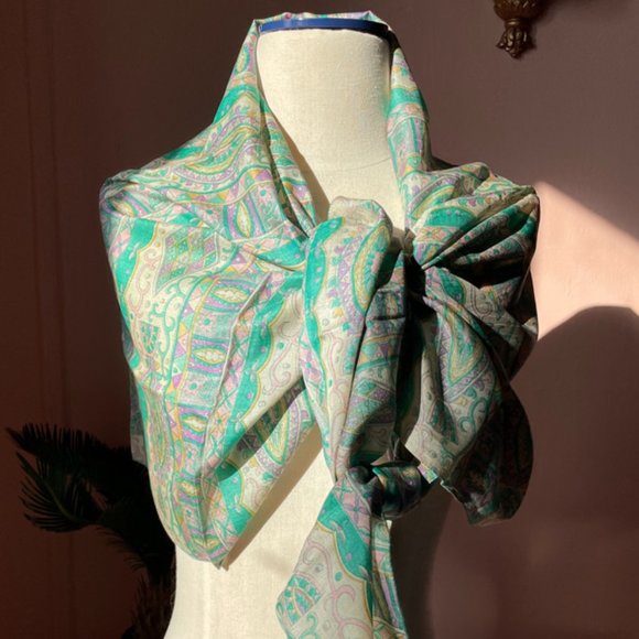 Handmade vintage pastel mint silk scarf - Picture 3 of 10